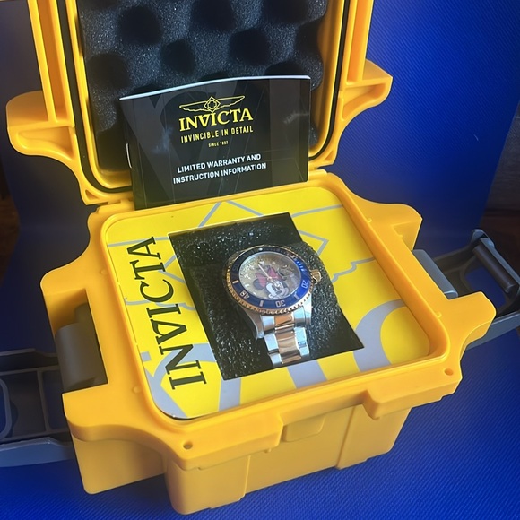 Invicta / Disney Limited Edition Minnie Mouse Lady
Ladies Watch Quartz - Picture 8 of 13